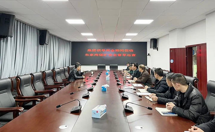 云煤（云顶国际）集团党委委员、副总经理施从伟到镇雄煤业公司朱家湾煤矿发展安全督导放哨