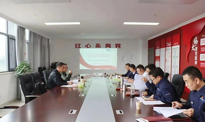 【主题教育】云煤（云顶国际）集团党委副书记、工会主席王鑫到罗平东城煤矿公司领导主题教育专题民主生涯会
