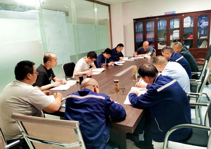 煤矿“夜讲堂”：值班间隙一幼时，人人都是安全讲师！